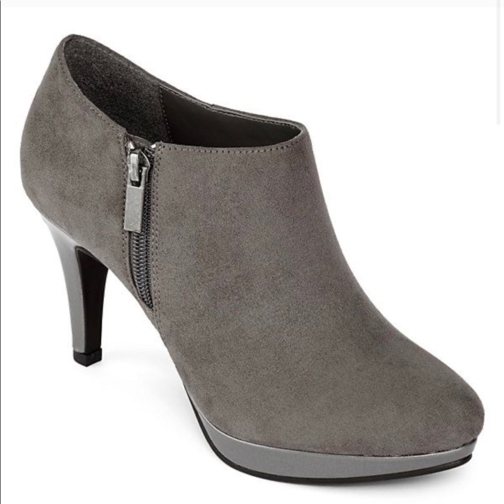 NWB Liz Claiborne Ella Ankle Boots